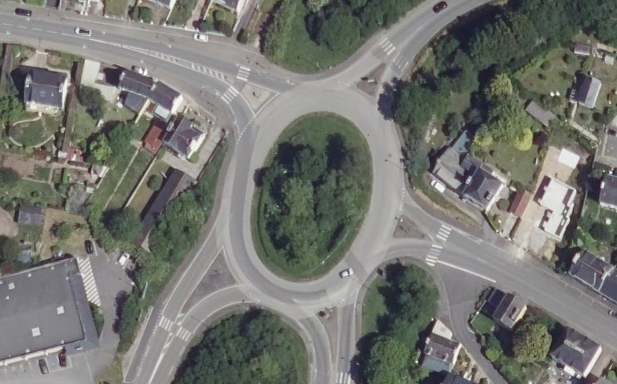 Vue aérienne du Rond-point anonyme n°99241643