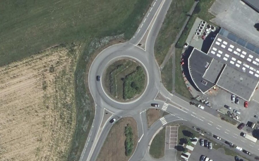 Vue aérienne du Rond-point anonyme n°9925921