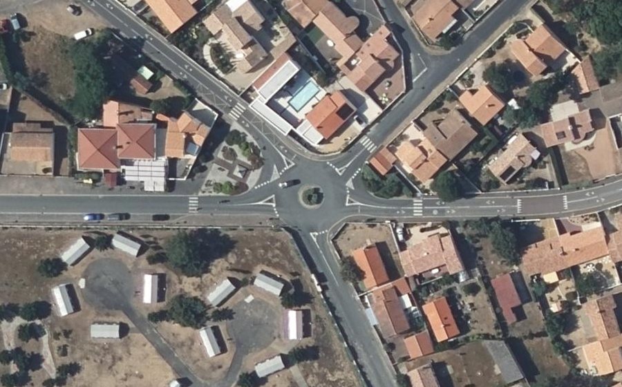 Vue aérienne du Rond-point anonyme n°99263192