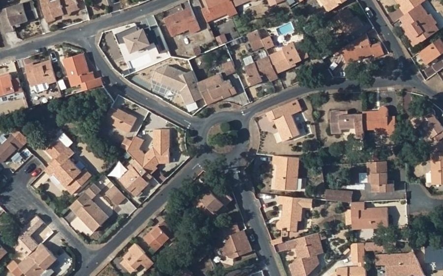 Vue aérienne du Rond-point anonyme n°99263196