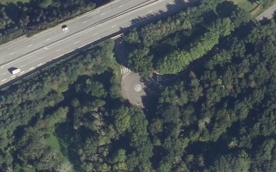 Vue aérienne du Rond-point anonyme n°99271567