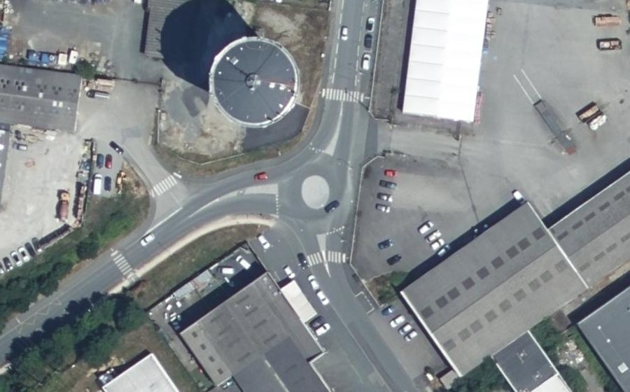Vue aérienne du Rond-point anonyme n°99289437