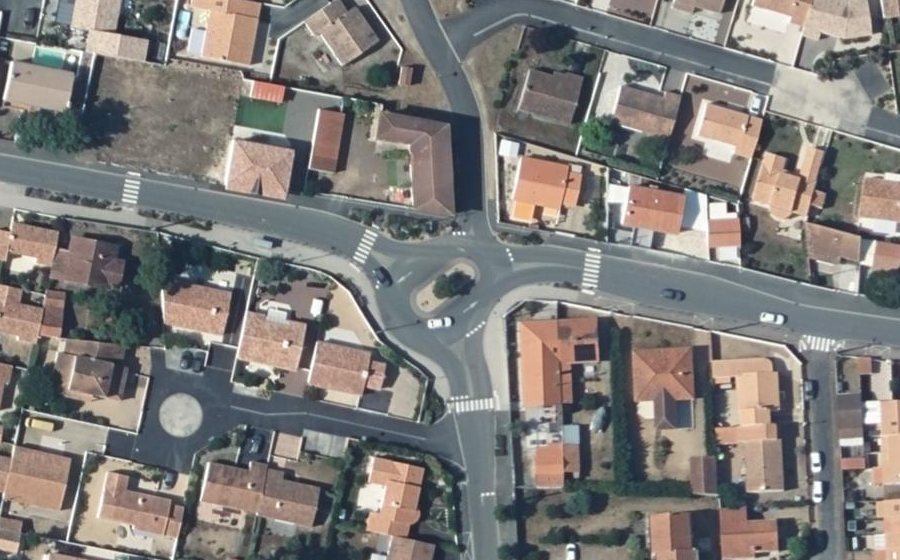 Vue aérienne du Rond-point anonyme n°99305623