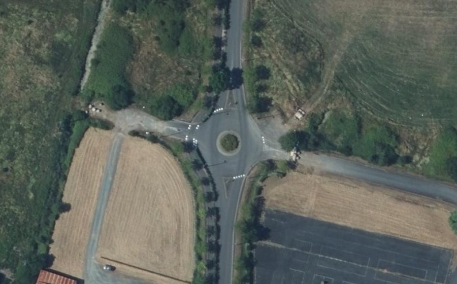 Vue aérienne du Rond-point anonyme n°99305647