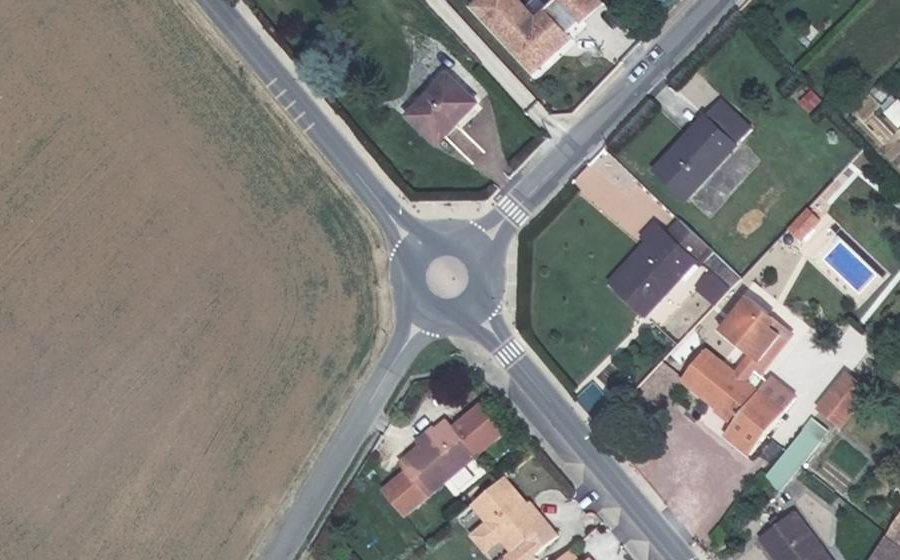 Vue aérienne du Rond-point anonyme n°993381911