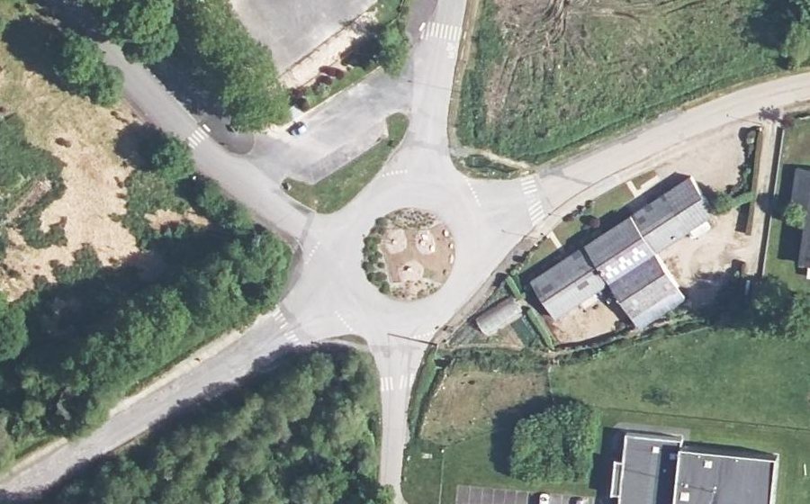 Vue aérienne du Rond-point anonyme n°99406446