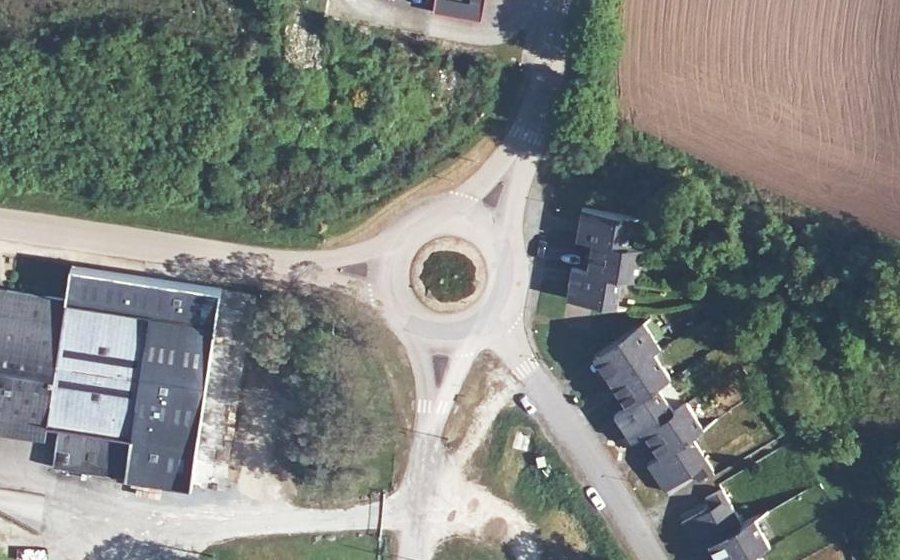 Vue aérienne du Rond-point anonyme n°99406449
