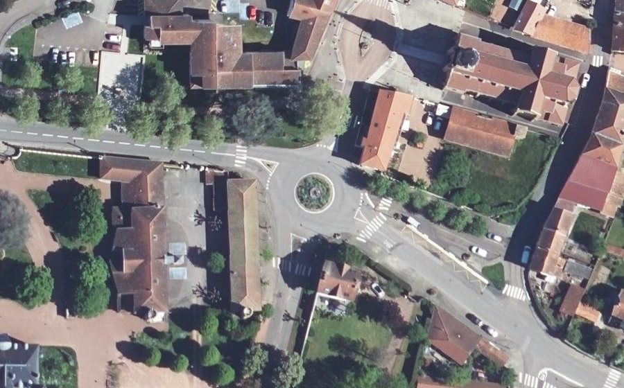 Vue aérienne du Rond-point anonyme n°99407411