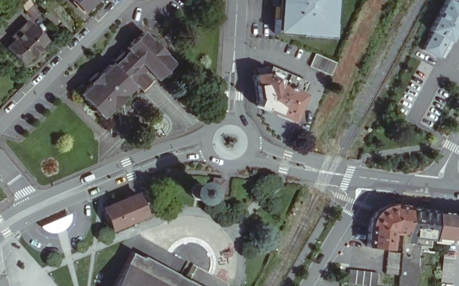Vue aérienne du Rond-point anonyme n°99407959
