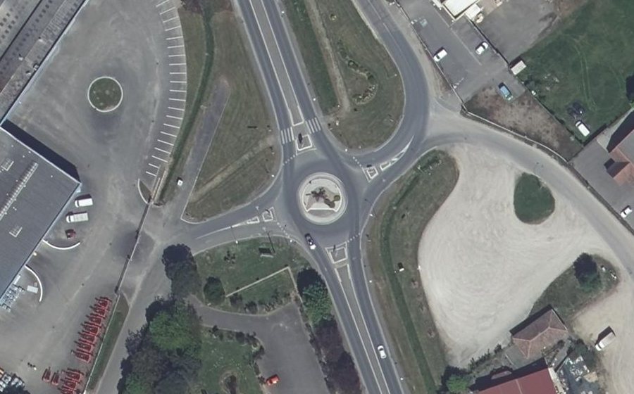 Vue aérienne du Rond-point anonyme n°994089988