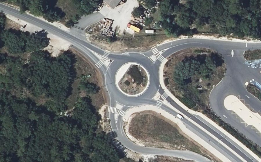 Vue aérienne du Rond-point anonyme n°995042231