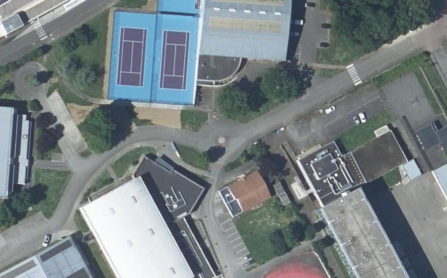 Vue aérienne du Rond-point anonyme n°995275405