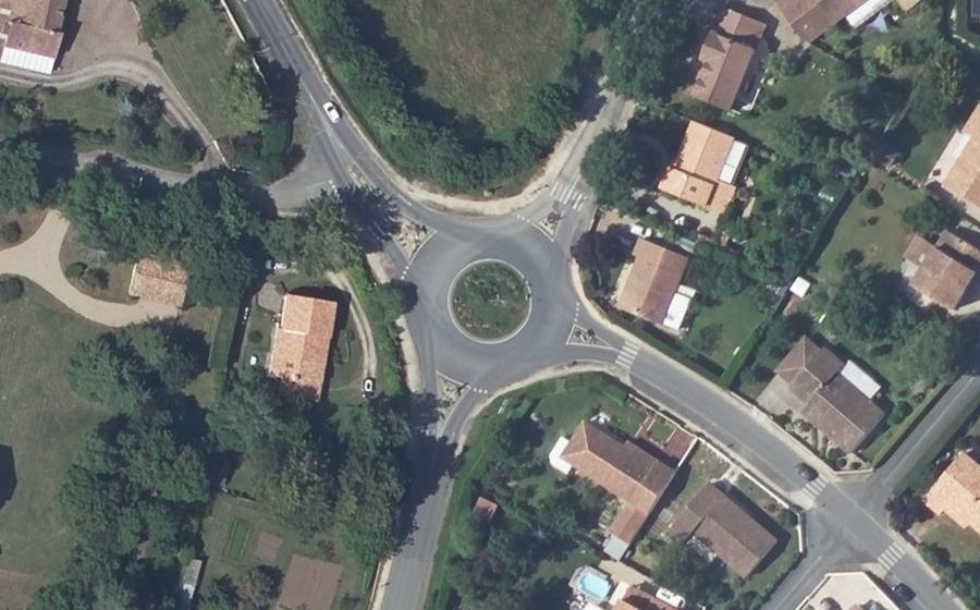 Vue aérienne du Rond-point anonyme n°99530537