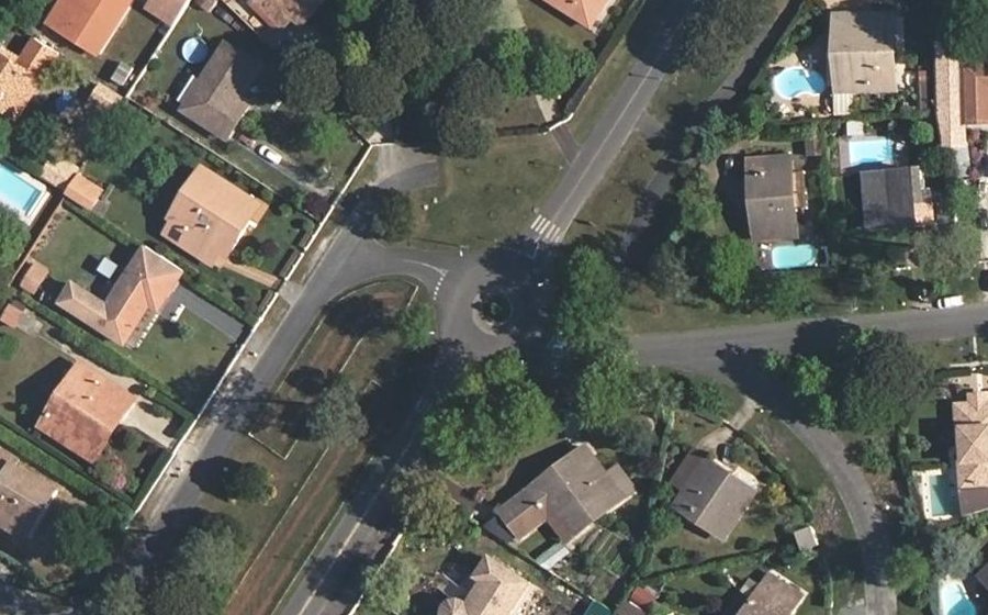 Vue aérienne du Rond-point anonyme n°995311138