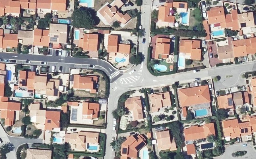 Vue aérienne du Rond-point anonyme n°995739906