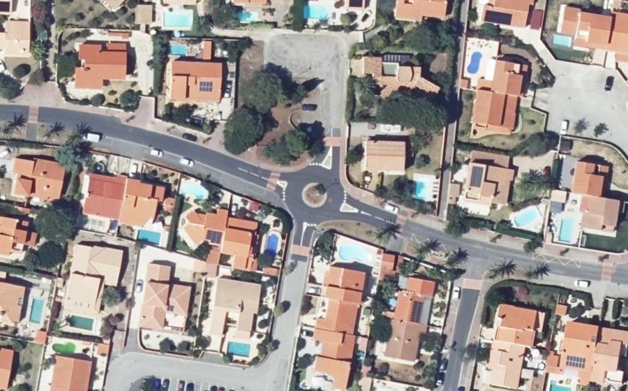 Vue aérienne du Rond-point anonyme n°995739908