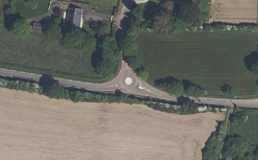 Vue aérienne du Rond-point anonyme n°995801253