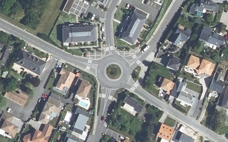 Vue aérienne du Rond-point anonyme n°995803886
