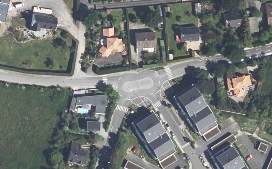 Vue aérienne du Rond-point anonyme n°995805421