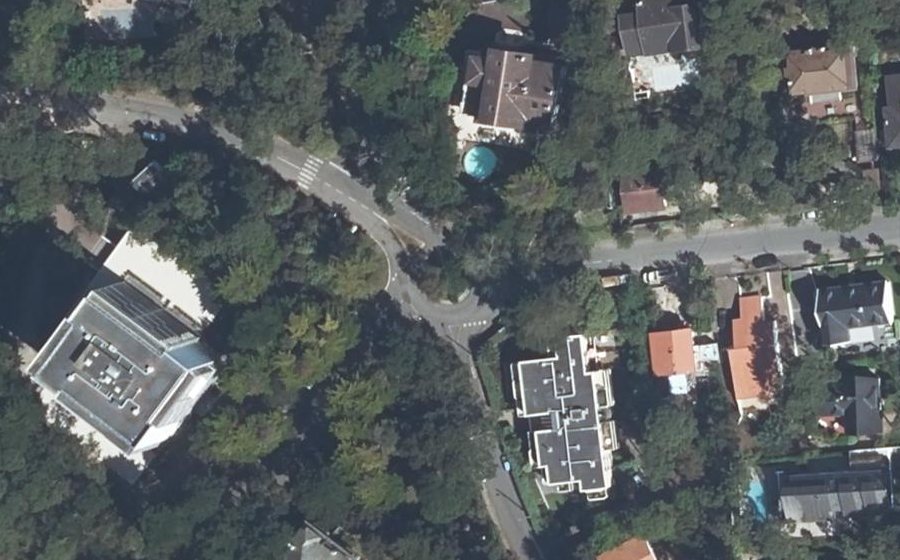 Vue aérienne du Rond-point anonyme n°995810292