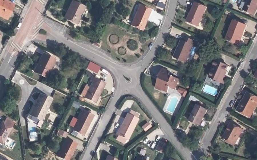 Vue aérienne du Rond-point anonyme n°995900560