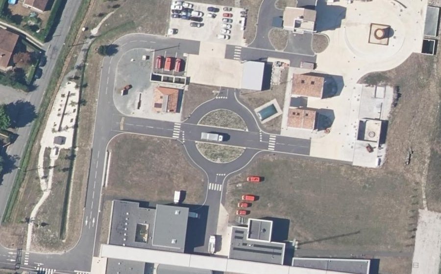 Vue aérienne du Rond-point anonyme n°995905110