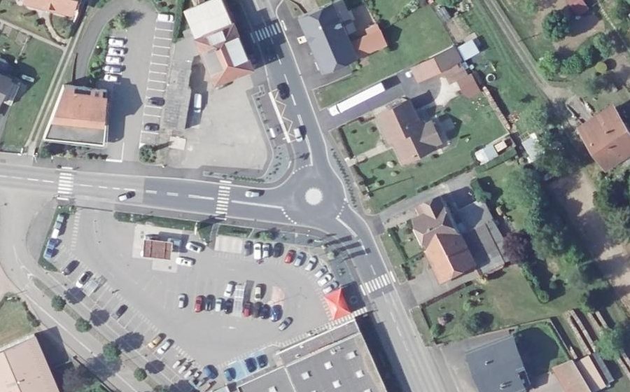 Vue aérienne du Rond-point anonyme n°996086077