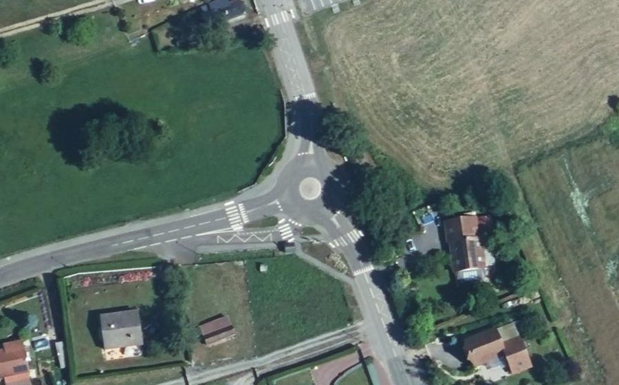 Vue aérienne du Rond-point anonyme n°996110517