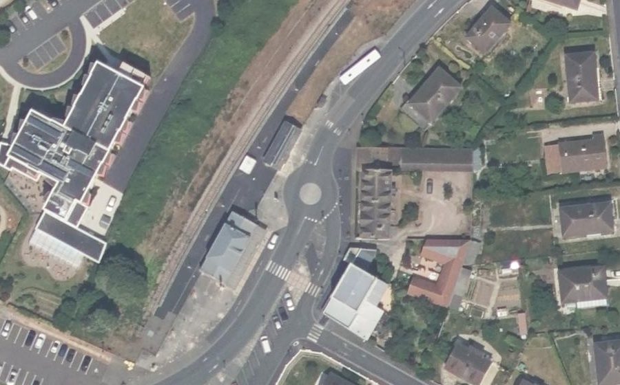 Vue aérienne du Rond-point anonyme n°99614227