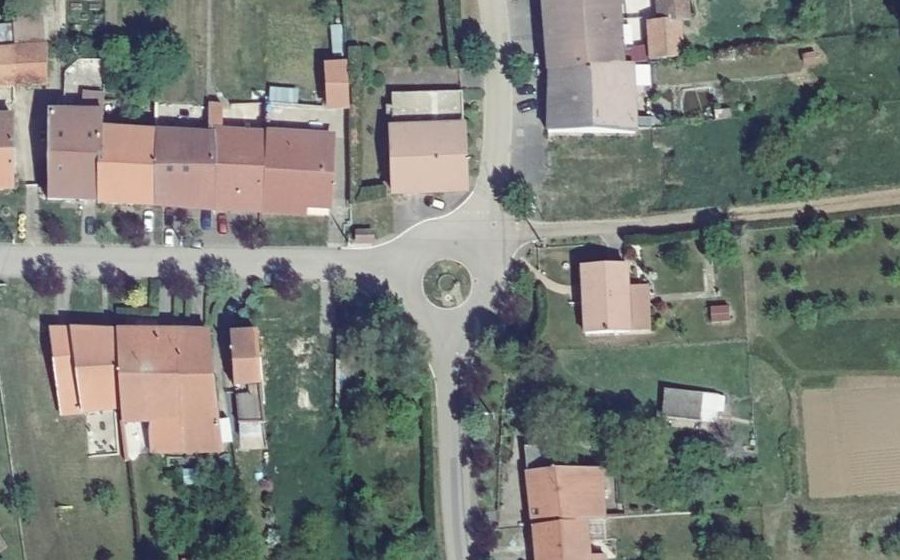 Vue aérienne du Rond-point anonyme n°996302626