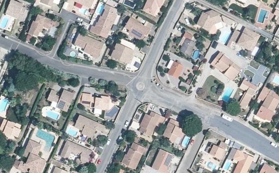 Vue aérienne du Rond-point anonyme n°996348304
