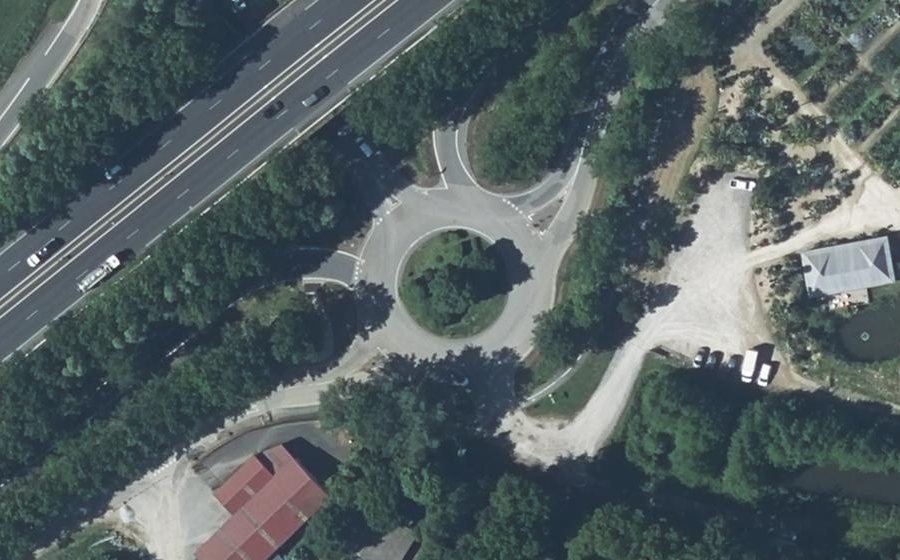 Vue aérienne du Rond-point anonyme n°996681394