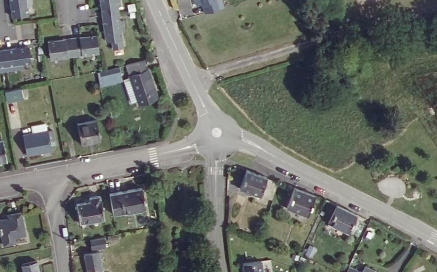 Vue aérienne du Rond-point anonyme n°99717306