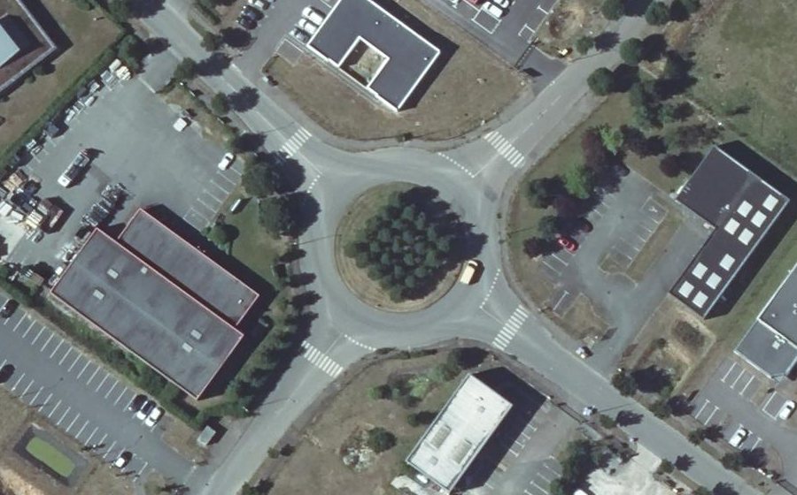 Vue aérienne du Rond-point anonyme n°99722396