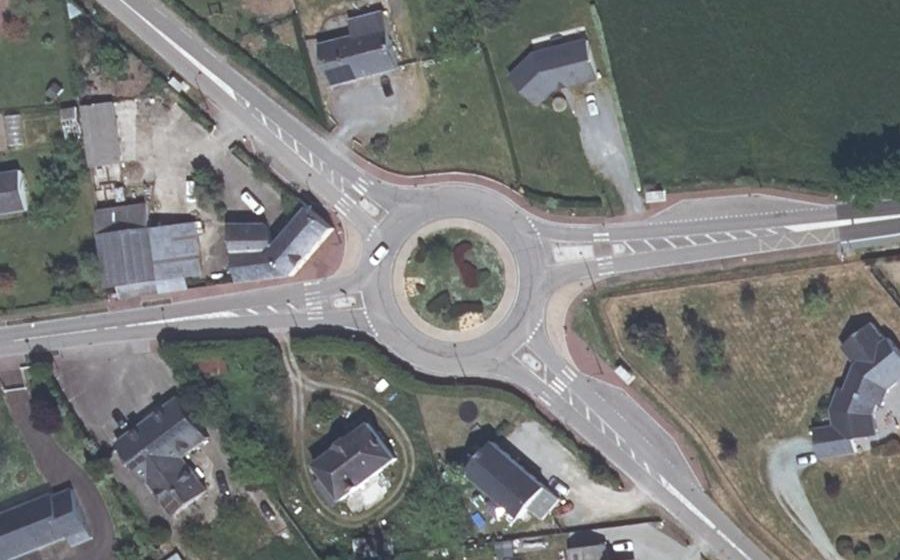Vue aérienne du Rond-point anonyme n°99732959