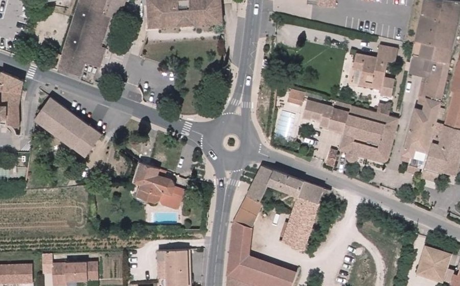 Vue aérienne du Rond-point anonyme n°997358364