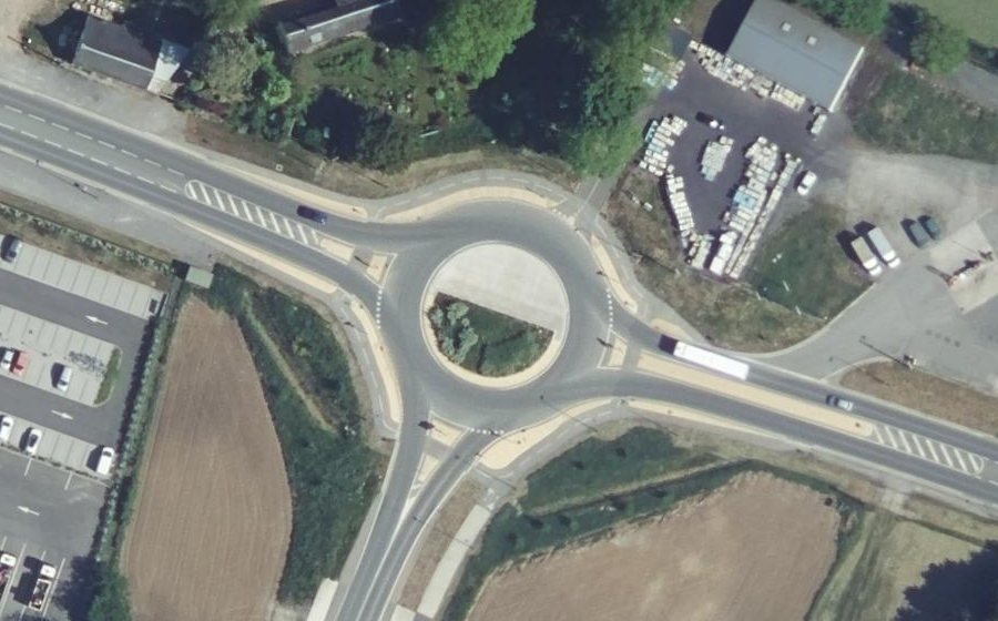 Vue aérienne du Rond-point anonyme n°997383755