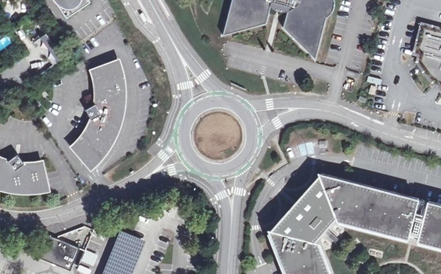 Vue aérienne du Rond-point anonyme n°997434690
