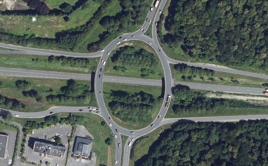 Vue aérienne du Rond-point anonyme n°997584598