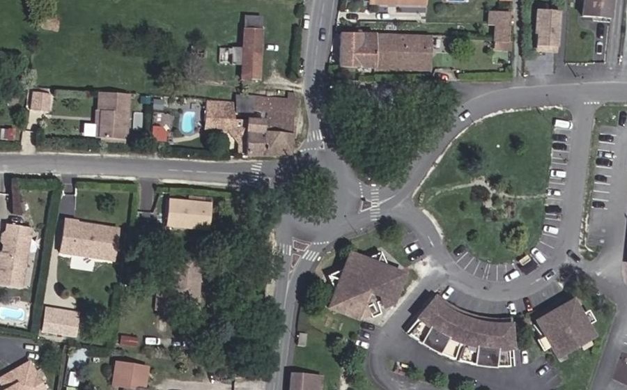 Vue aérienne du Rond-point anonyme n°997695450