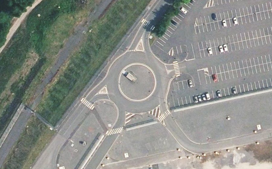 Vue aérienne du Rond-point anonyme n°997717855