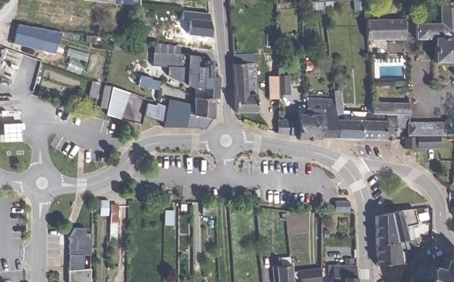Vue aérienne du Rond-point anonyme n°99774513
