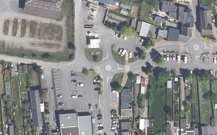 Vue aérienne du Rond-point anonyme n°99774524