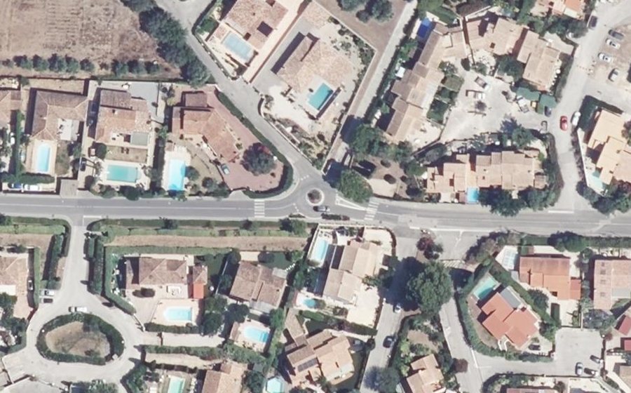 Vue aérienne du Rond-point anonyme n°997864568