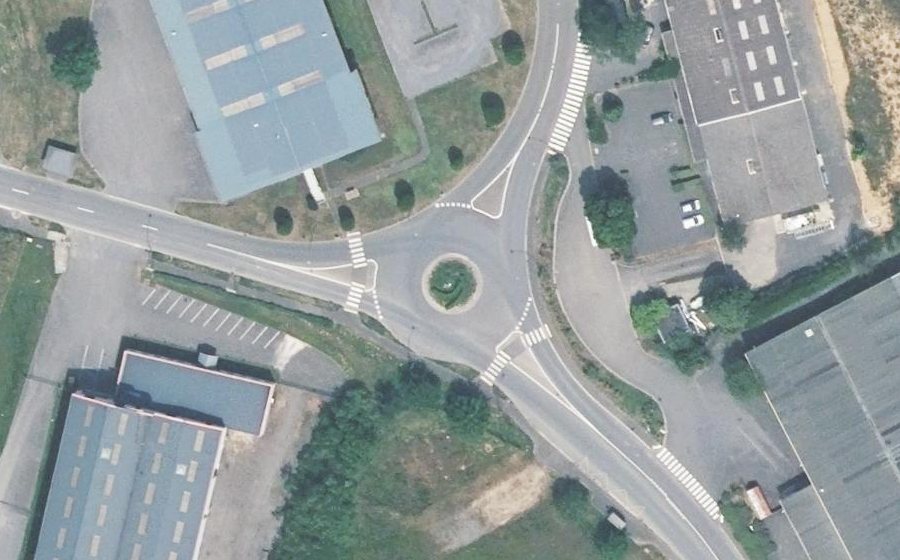Vue aérienne du Rond-point anonyme n°99802622