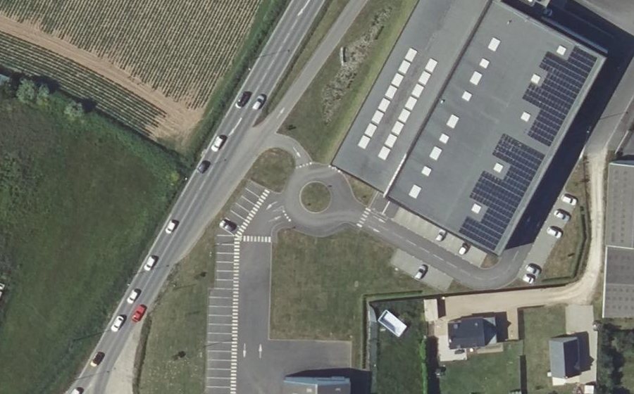 Vue aérienne du Rond-point anonyme n°998082728