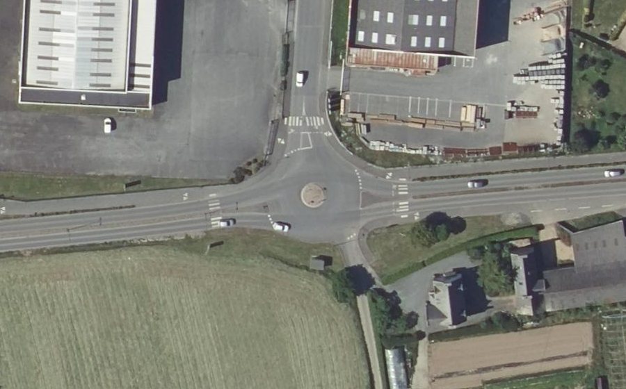 Vue aérienne du Rond-point anonyme n°998083188