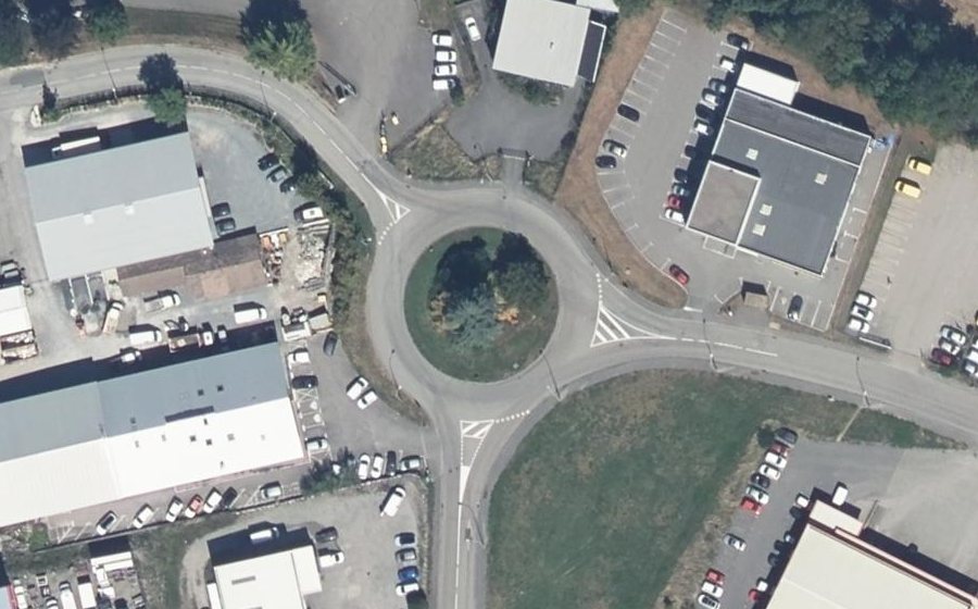 Vue aérienne du Rond-point anonyme n°99826316