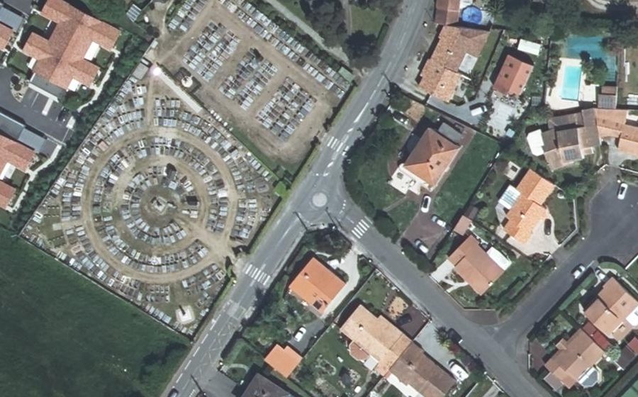 Vue aérienne du Rond-point anonyme n°998323645