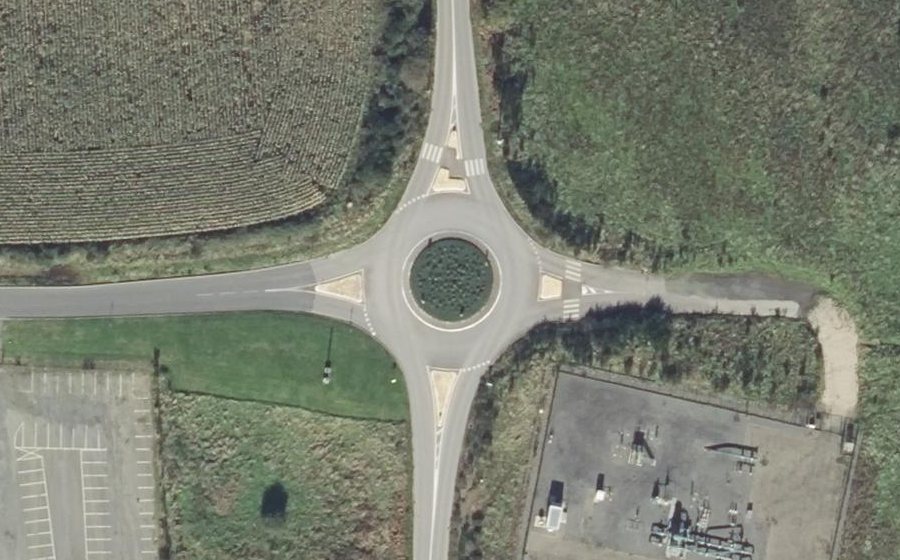 Vue aérienne du Rond-point anonyme n°998419496